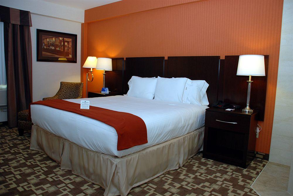 Holiday Inn Express Maspeth By Ihg Nueva York Exterior foto