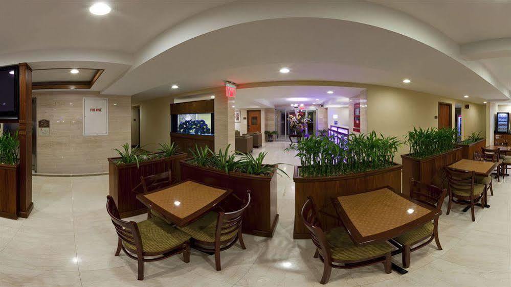 Holiday Inn Express Maspeth By Ihg Nueva York Exterior foto